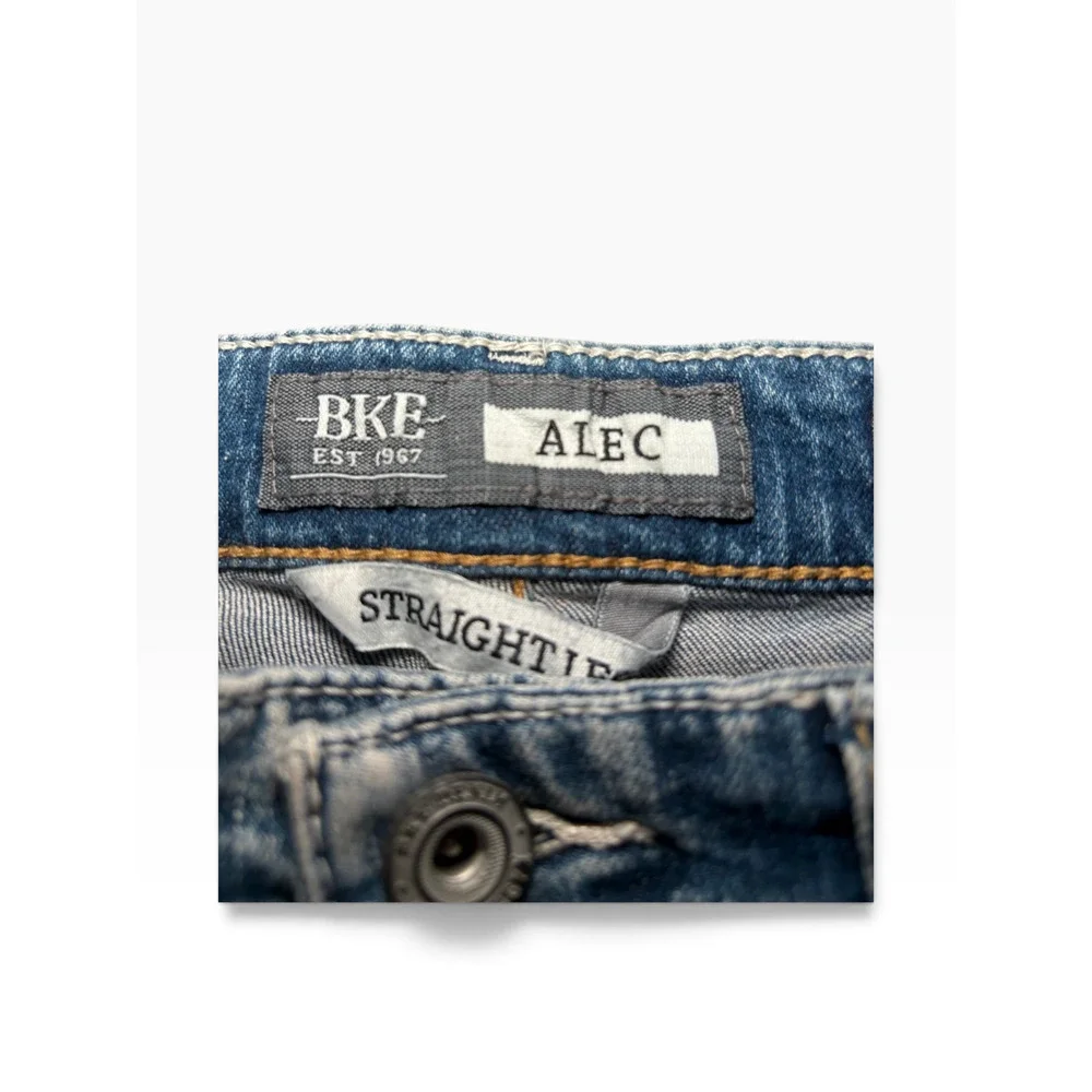 BKE Alec Straight Leg Distressed Jeans Medium Wash 31x32 Tag 31R Fits Men's